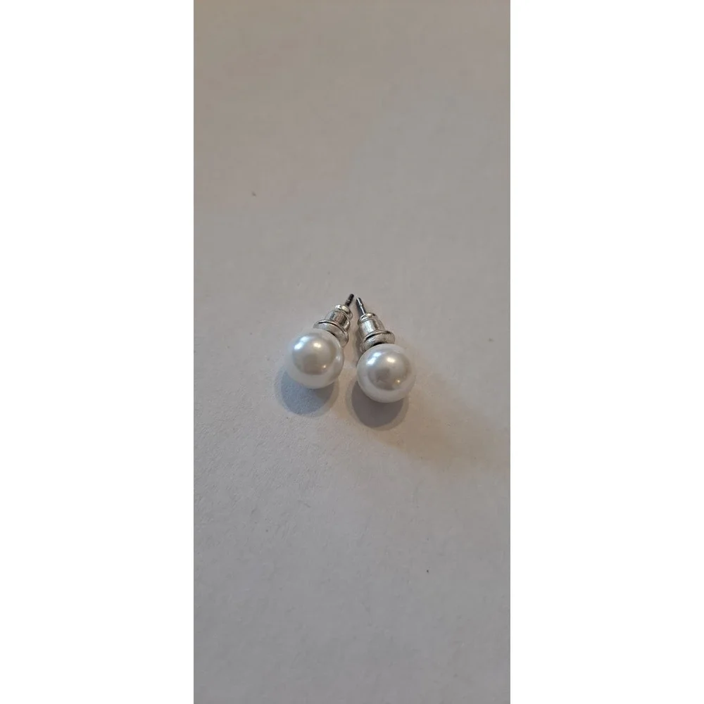 Faux Pearl Stud Earrings‎